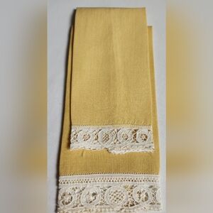 VINTAGE MUSTARD YELLOW LINEN AND LACE FINGER TOWEL SET